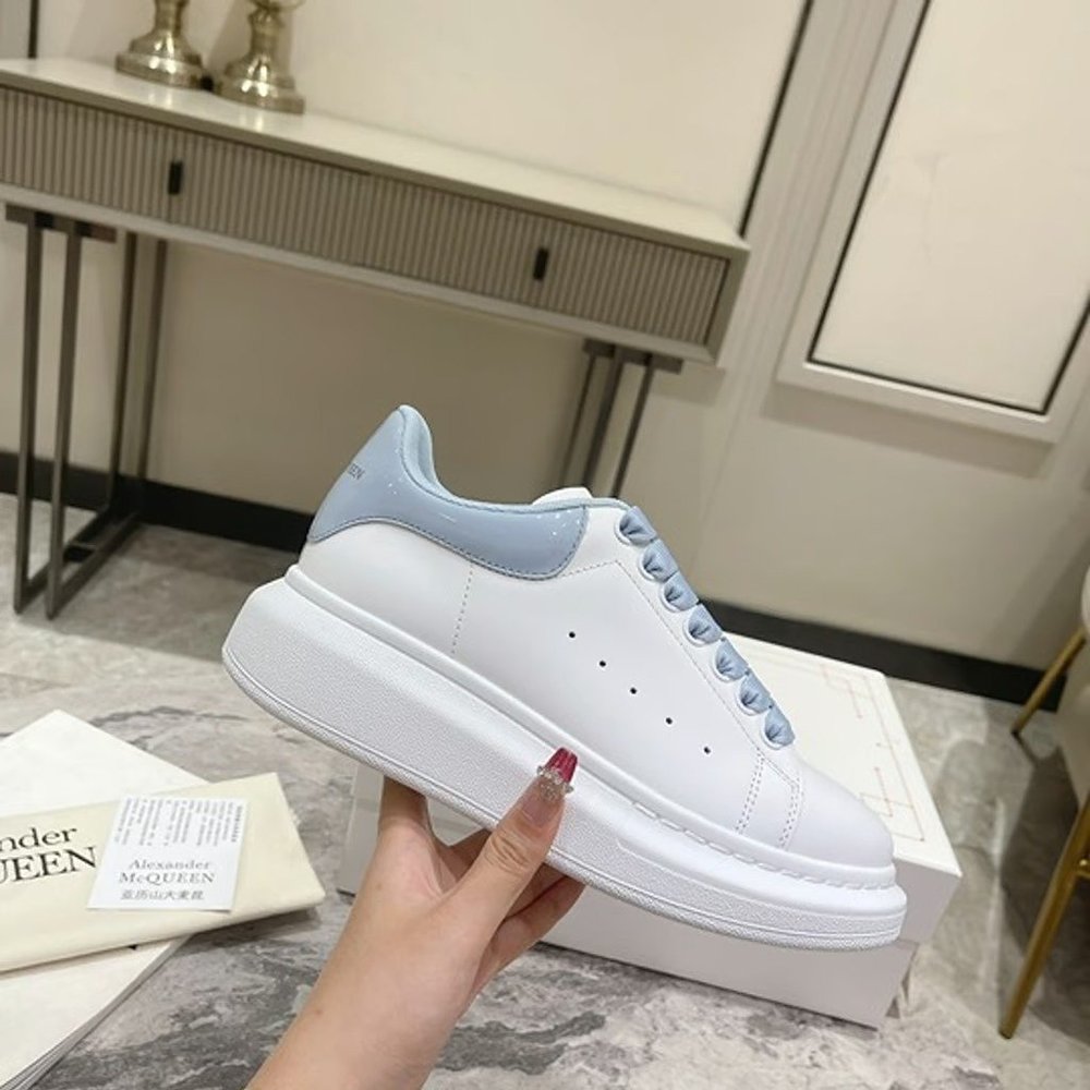 Women's sneakers - Picture 4 of 7